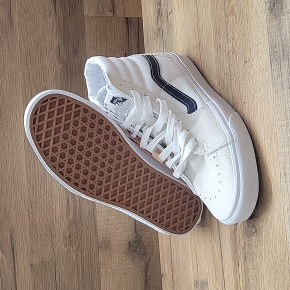 Van's SK8-Hi Brand new in the box authentic uper leather and textile. - Picture 3 of 13